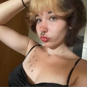 Meet your Posher, Iris